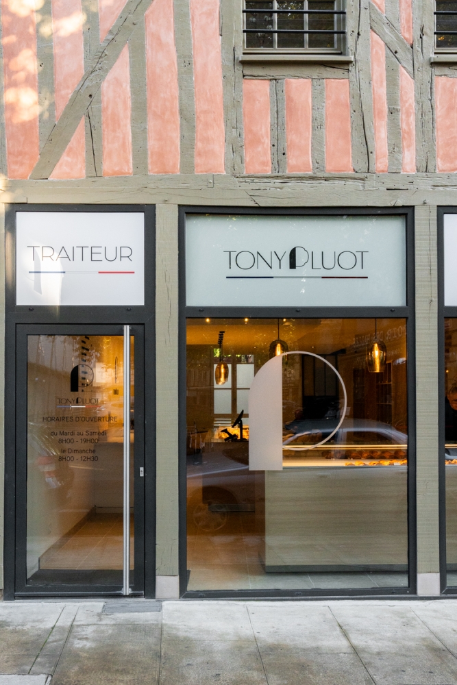 TONYPLUOT092024_@leboncliche